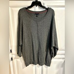 Woman’s XL Tommy gray silver sweater